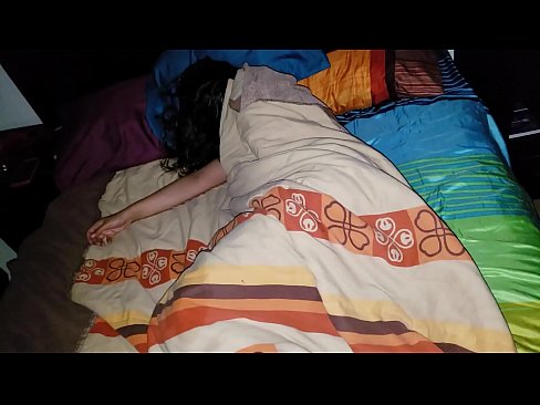 ❤️ Stepson mắng mẹ kế trẻ của mình trong khi bà ngủ. Sex video tại chúng tôi ❌️❤